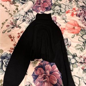 H&M/ Divided cropped turtleneck top